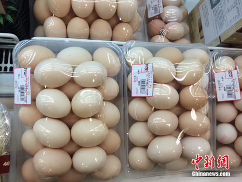 北京某大型超市銷(xiāo)售的雞蛋。<a target='_blank' href='http://www.chinanews.com/' >中新網(wǎng)</a> 邱宇 攝