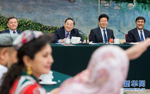 俞正聲參加新疆代表團審議2