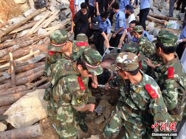 廣東高州一大橋坍塌-已致5人死亡5