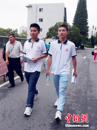 江西兩高校將免學雜費錄取“奪刀救人”考生3
