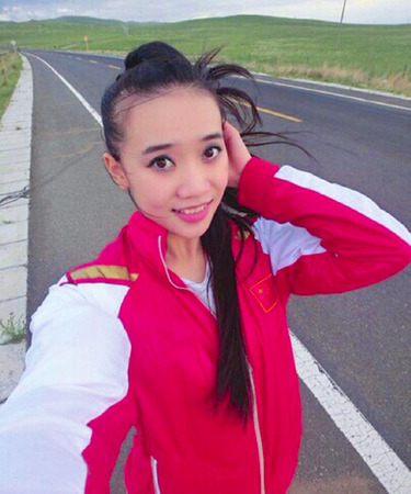 美女“360度旋轉(zhuǎn)一字馬”爆紅-3