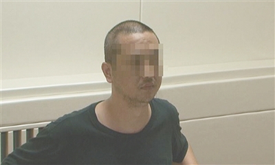北京王府井一男子持刀劫持女子-民警機智解救人質(zhì)5