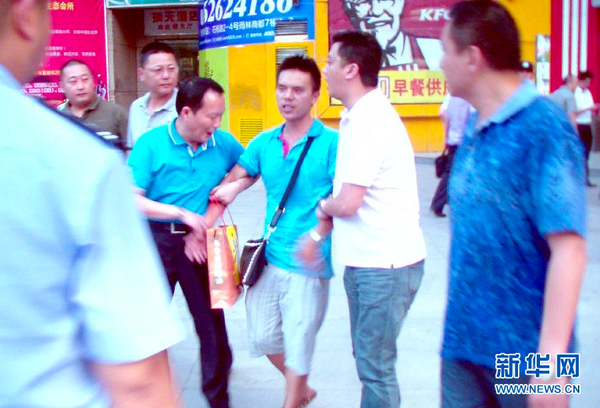 重慶石橋鋪發生一起劫持人質事件4