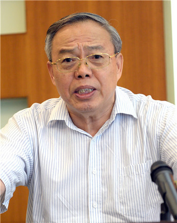 06十一屆全國政協(xié)經(jīng)濟(jì)委員會副主任、中國國際經(jīng)濟(jì)交流中心常務(wù)副理事長鄭新立_副本