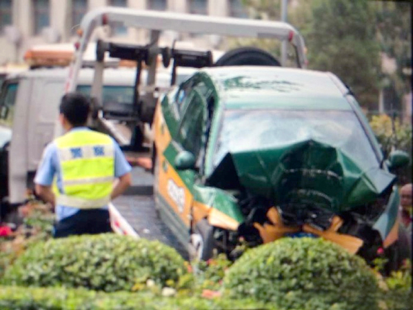 北京一輛出租車撞樹(shù)致3人死亡-疑因疲勞駕駛4