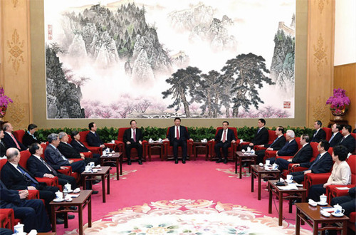 2013年2月6日，習(xí)近平、李克強(qiáng)、俞正聲等在中南海同黨外人士座談