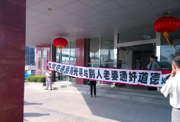 官員與人妻車震4年-女方：他是公務(wù)員不便開(kāi)房4