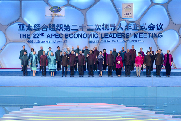 APEC領導人穿新中裝拍全家福3