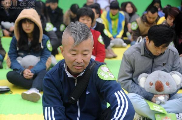 11月18日，首屆全國“發呆大賽”首站在成都寬窄巷子舉行。5