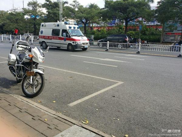 警方及救護車先后趕到現場。