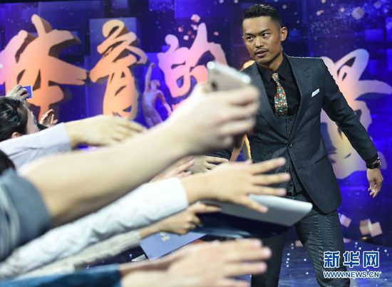 2月1日，羽毛球國手林丹在頒獎典禮紅毯儀式上。 當日，“2014CCTV體壇風云人物年度評選”頒獎典禮在京舉行。 新華社記者公磊1