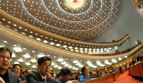 全國政協十二屆三次會議閉幕 政協委員在會上表決
