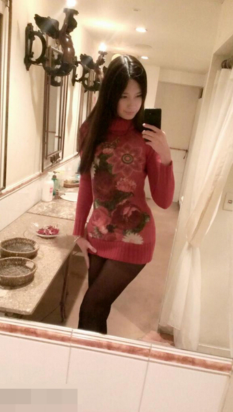 近日，一位日本變性美女走紅網絡。曾接受過變性手術，但并未整容的她身材性感，長相美麗，多次參加電視節目，還曾在推特上夸獎范冰冰的美貌。3