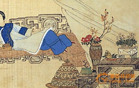 　　閨中擺放臘梅、山茶、水仙、靈芝，以及佛手一只，典型的冬日陳設