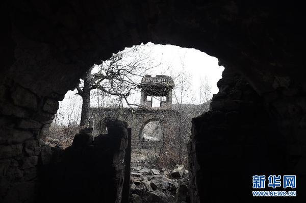 這是4月15日拍攝的太原市晉源區(qū)牛家口村的“廟堅(jiān)強(qiáng)”門樓。新華社記者范敏達(dá)攝