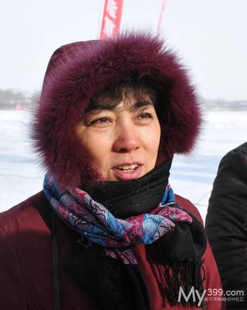 2010年12月25日，長嶺湖冬捕節(jié)，時任哈爾濱道里區(qū)副區(qū)長的張明杰