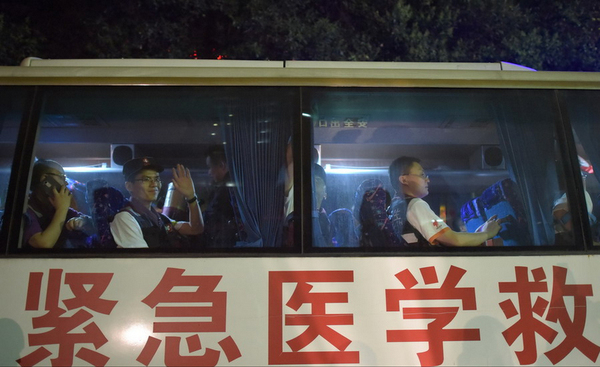 中國政府首支醫(yī)療救援隊(duì)27日起程赴尼泊爾4