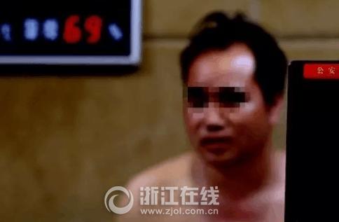 嫌疑人阿韋(化名)接受審訊。