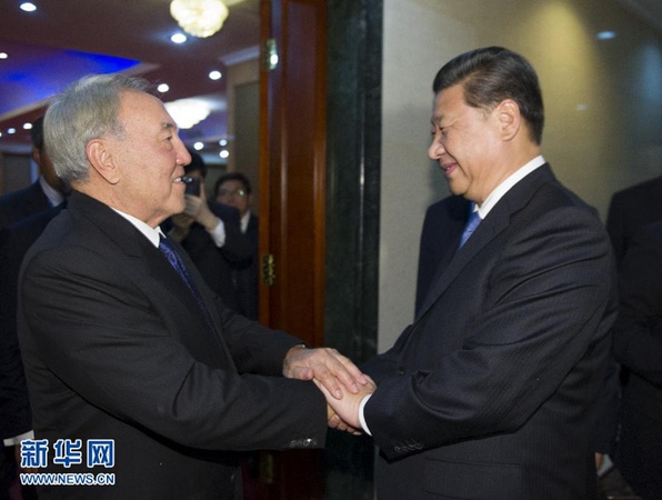 2014年9月12日，國(guó)家主席習(xí)近平在杜尚別會(huì)見哈薩克斯坦總統(tǒng)納扎爾巴耶夫。 新華社記者謝環(huán)馳攝