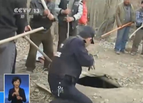 新疆上萬警民搜捕暴恐分子-4鄉鎮聯合深山搜捕3