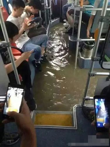 6月2日，江蘇多地出現暴雨，省會南京更是達到大暴雨級別，這是南京今年來最大的一場雨，全城被淹，部分地區水深及腰。雖未到梅雨季節，但南京這場雨，已頗具汛期神韻。
