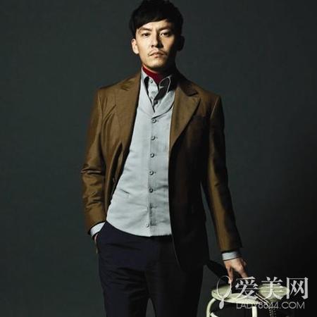 張震為了給工作人員讓座，自己默默站了很久，如此貼心的男神真是好完美!
