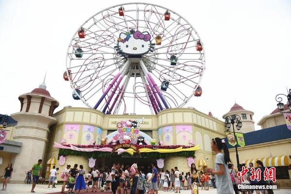 7月1日，中國首家HELLOKITTY主題公園正式開園，不少市民前來游玩。 中新社發(fā) 李晨韻 攝3