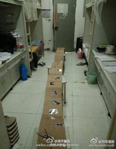 據網友爆料：四川建筑職業技術學院德陽校區一女生為男票寫下萬字情書，長達近5米！