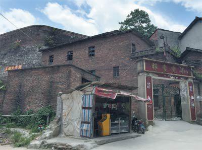 以后，湖南省衡陽縣界牌鎮(zhèn)銀瓷完小學，再也不會出現(xiàn)陳曉雯和湯曉霞的身影。