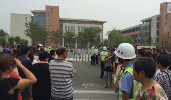 揚(yáng)州儀征女教師開學(xué)日跳樓身亡 官方稱無打擊報復(fù)