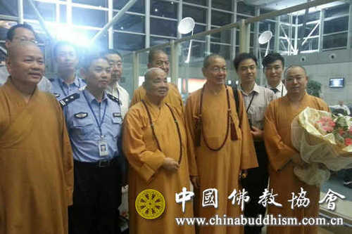 出席第四屆世界佛教論壇的海內(nèi)外佛教代表和嘉賓陸續(xù)抵達(dá)無錫報到參會2