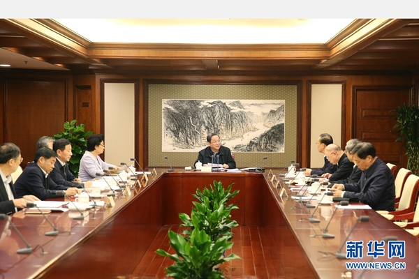 10月30日，中共全國政協黨組召開會議，專題學習貫徹黨的十八屆五中全會精神和《中國共產黨廉潔自律準則》《中國共產黨紀律處分條例》。中共中央政治局常委、全國政協主席、黨組書記俞正聲主持會議并講話。 新華社記者 姚大偉 攝