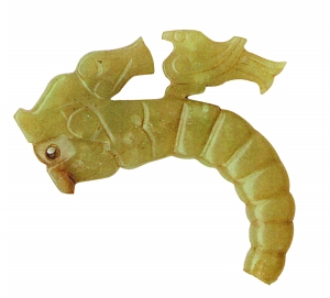 ▲河南三門(mén)峽虢國(guó)墓地虢仲墓出土 西周 龍蠶形玉 虢國(guó)博物館藏