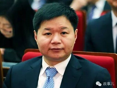 安路生出生于1965年，他的仕途經(jīng)歷與“鐵路”和“上?！眱蓚€(gè)詞緊密相關(guān)。在任職“聯(lián)合黨委書記”前，任原閘北區(qū)委書記、區(qū)長(zhǎng)黨政雙重“一把手”，再之前所有的職業(yè)履歷都與鐵路有關(guān)，在鐵路系統(tǒng)的多個(gè)職位中相互切換。