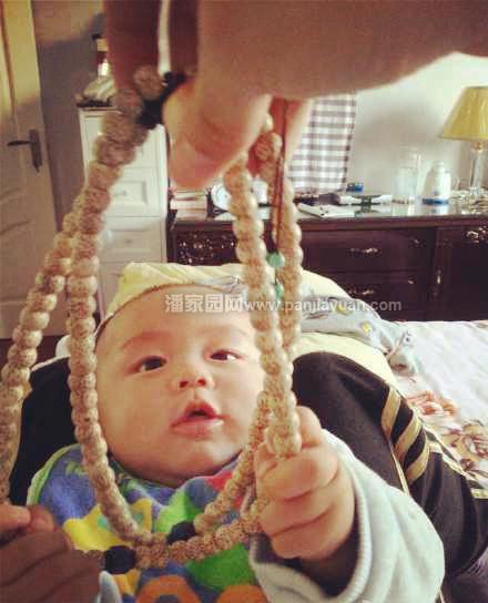 小羋月席卷文玩圈 萌娃也愛玩手串！