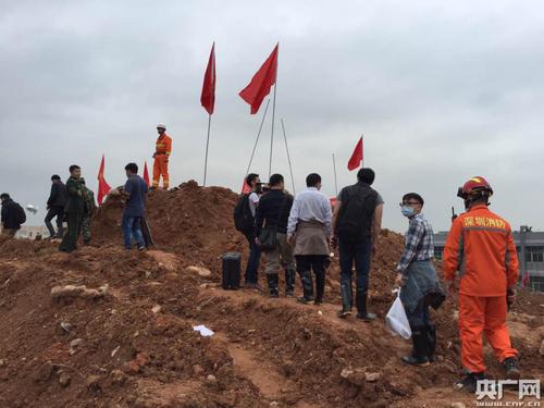 央廣網深圳12月22日消息（記者管昕）今天下午，深圳當地宣傳部門組織了十多家媒體，到事發核心現場采訪。這是當地首次主動邀請媒體采訪核心區域。在此之前，媒體進入事發區域是不被允許的，多家媒體采訪中多次被擋在外面，只能通過其他途徑進入核心區域，完成采訪任務。