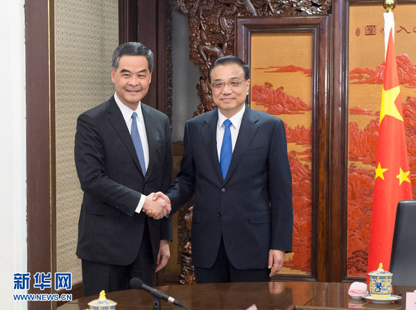 12月23日，國務院總理李克強在北京中南海紫光閣會見來京述職的香港特別行政區行政長官梁振英。 新華社記者王曄攝