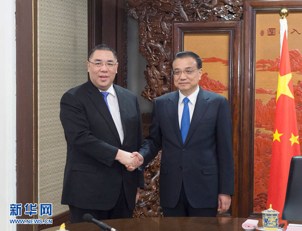 12月23日，國務院總理李克強在北京中南海紫光閣會見來京述職的澳門特別行政區行政長官崔世安。 新華社記者王曄攝