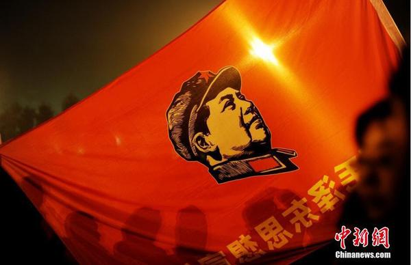 數萬民眾凌晨赴韶山 紀念毛澤東誕辰122周年3