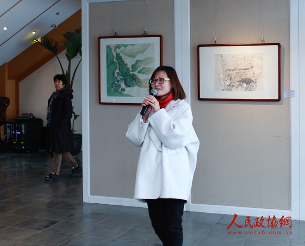 “學(xué)院風(fēng)骨——中國畫四人作品展”策展人陸揚主持開幕儀式