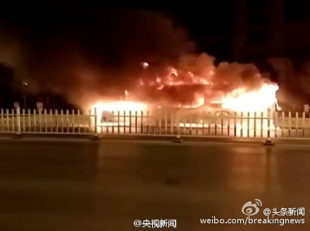 銀川公交車行進中突發(fā)火災(zāi) 14死32傷7