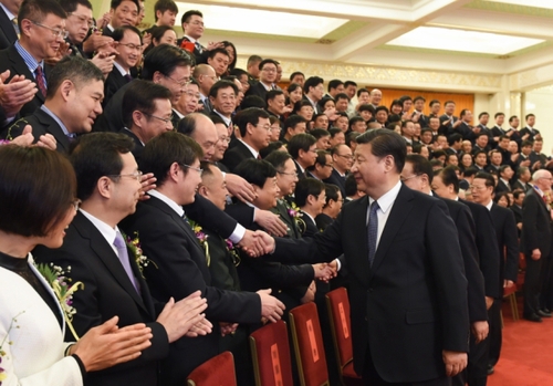 1月8日，2015年度國家科學(xué)技術(shù)獎勵大會在北京人民大會堂隆重舉行。會前，習(xí)近平、李克強、劉云山、張高麗等黨和國家領(lǐng)導(dǎo)人會見獲獎代表。