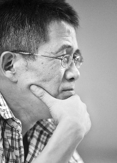 青年教師公然扇院長耳光 熟人稱其偏激愛打游戲
