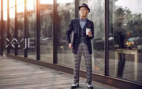 酷斃了!孫子給85歲爺爺拍了一組街拍照