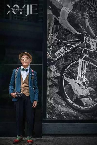 酷斃了!孫子給85歲爺爺拍了一組街拍照