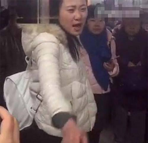 女子怒斥黃牛掛號費(fèi)炒到4500元 北京衛(wèi)計委介入