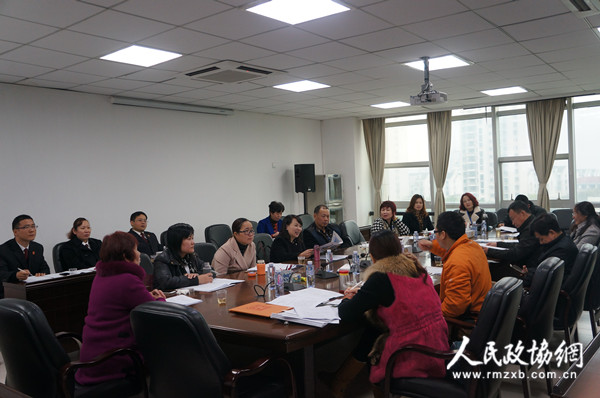 1月27日，大嶝小組討論現(xiàn)場(chǎng)。照寧 攝