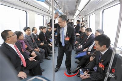 東莞兩會：政協委員們紛紛點贊地鐵。