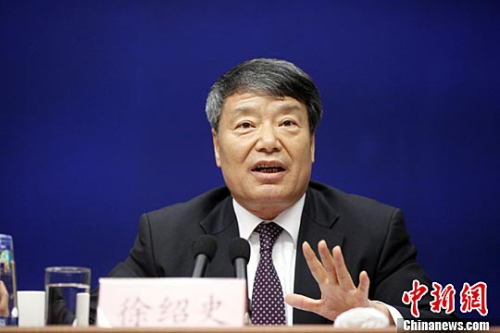 2月3日，國(guó)務(wù)院新聞辦公室舉行2015年經(jīng)濟(jì)社會(huì)發(fā)展情況新聞發(fā)布會(huì)。國(guó)家發(fā)展改革委主任徐紹史在介紹相關(guān)情況。<a target='_blank' href='http://www.chinanews.com/'>中新社</a>記者 楊可佳 攝