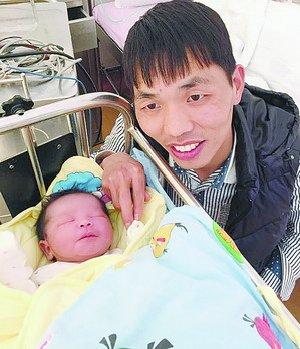 孿生兄弟同天結婚同天得子 娶同家醫院護士為妻